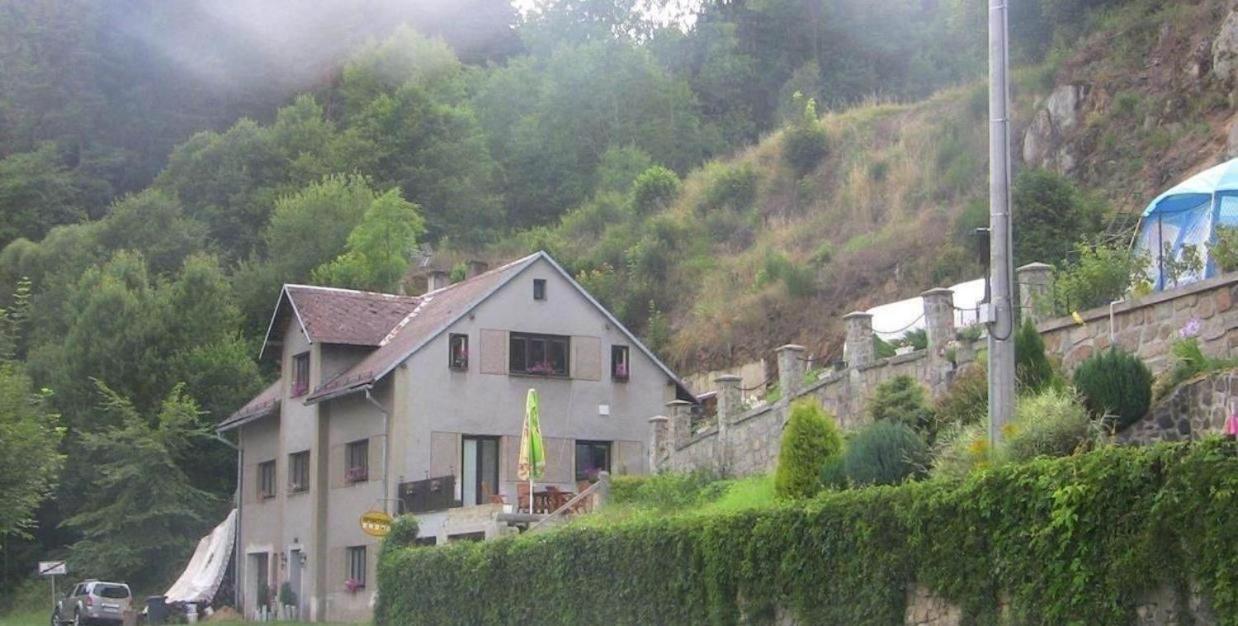 Penzion Apartmany Becov Bečov nad Teplou Buitenkant foto
