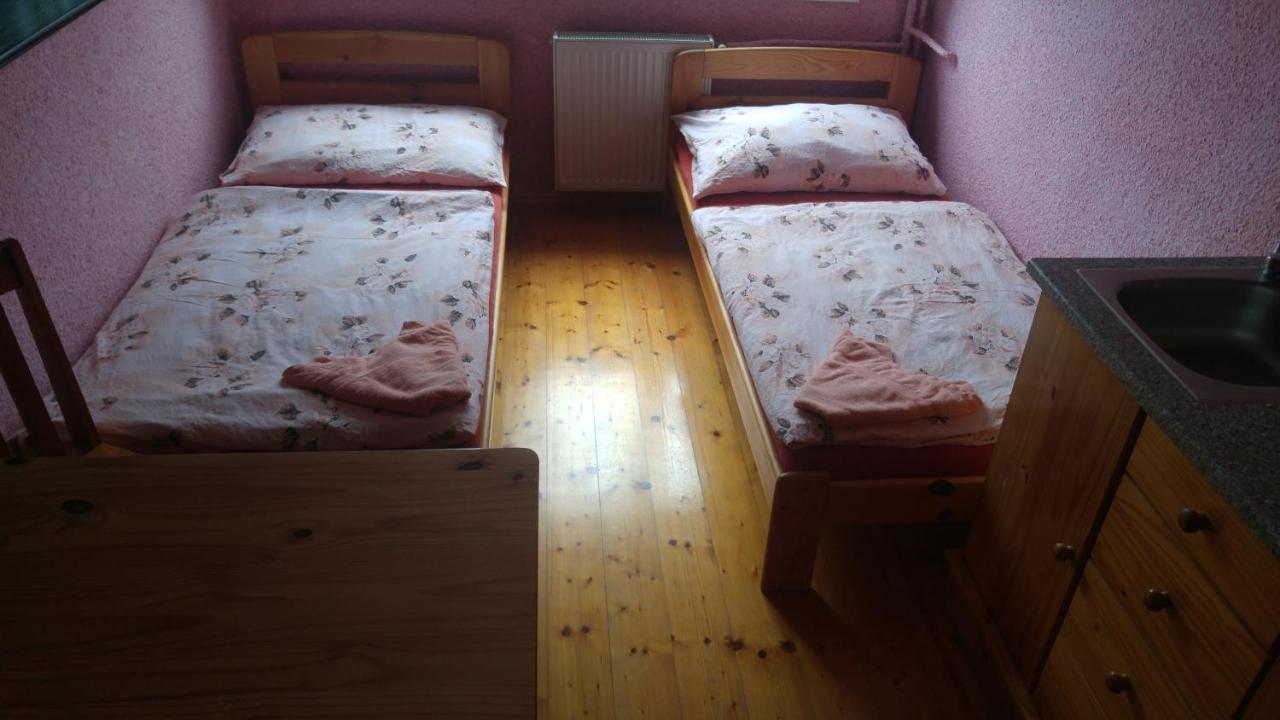 Penzion Apartmany Becov Bečov nad Teplou Buitenkant foto