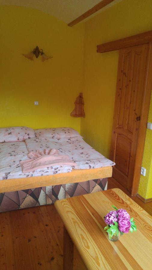 Penzion Apartmany Becov Bečov nad Teplou Buitenkant foto